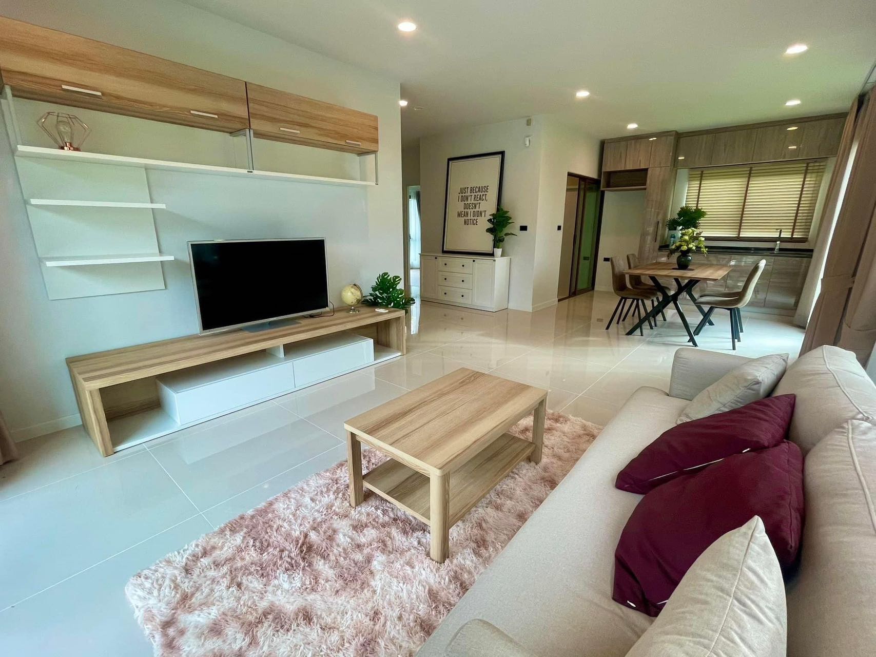 H260724E1.JPG