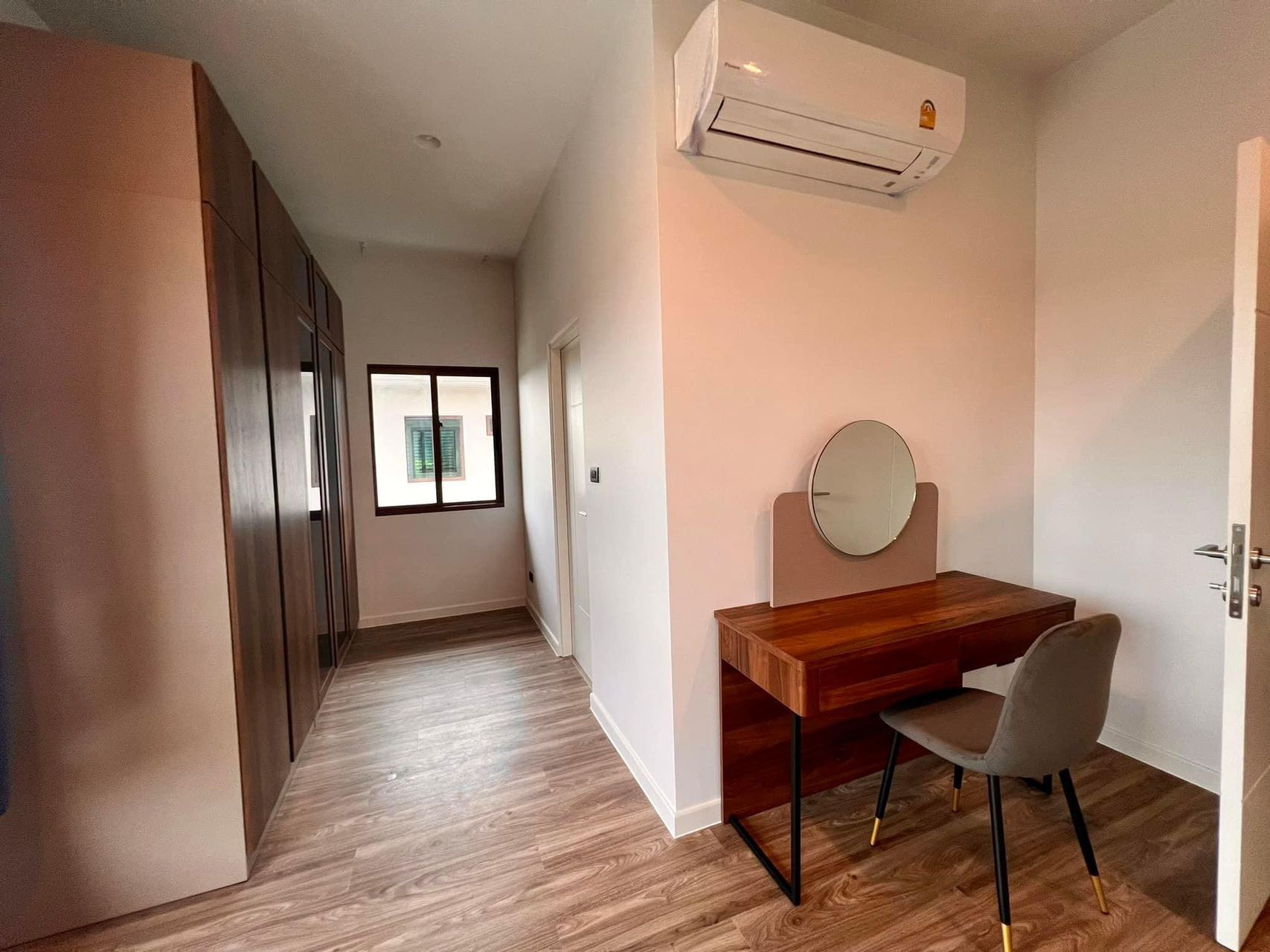 H260724E8.JPG